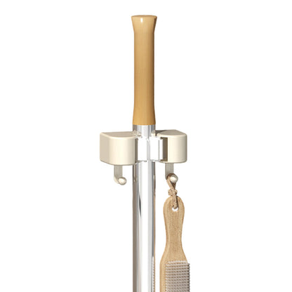 Seinälle kiinnitettävä mopin ja luudan pidike